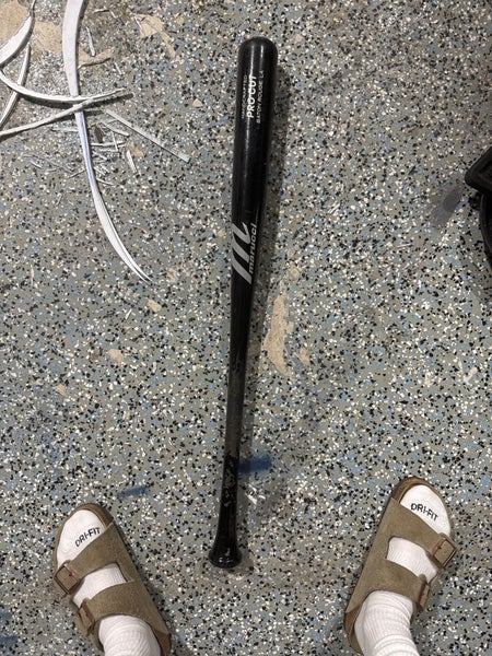 Marucci Pro Cut Maple Bat (-5)  26 oz 31" (Used)