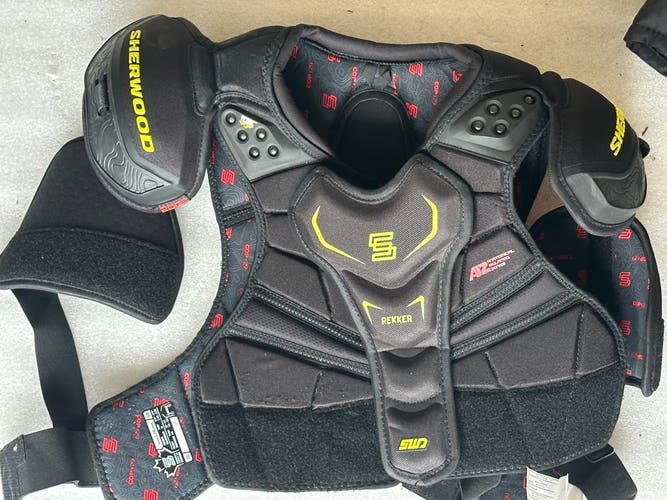 Senior Large Sher-Wood Rekker Shoulder Pads (Used)