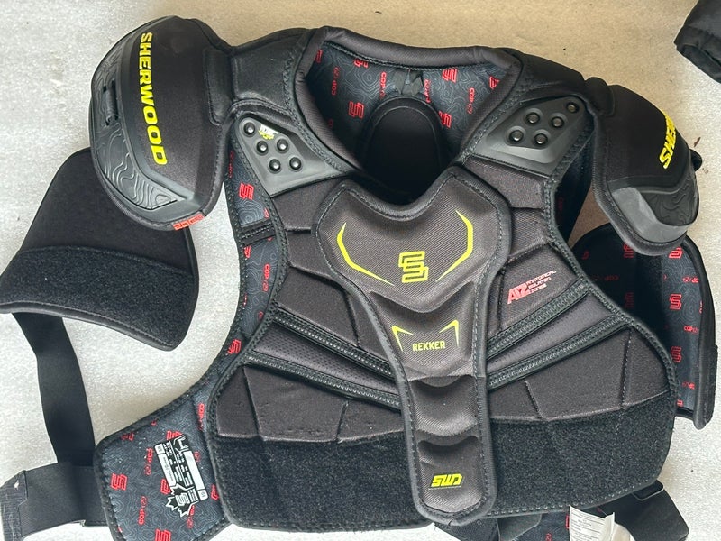 Senior Large Sher-Wood Rekker Shoulder Pads (Used)