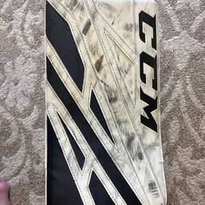 CCM Extreme Flex E4.5 Junior Regular  (Used)