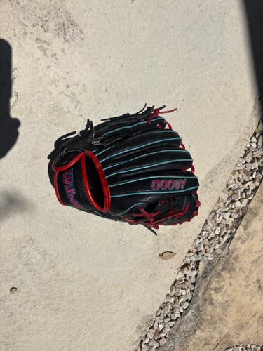 Wilson RH Infield A2000 Baseball Glove 11" (Used)