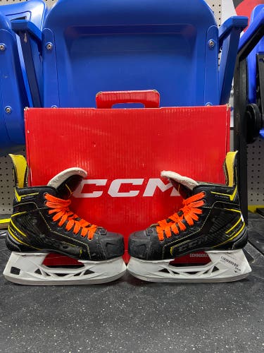 Used CCM Tacks Classics Size 3 D Skates