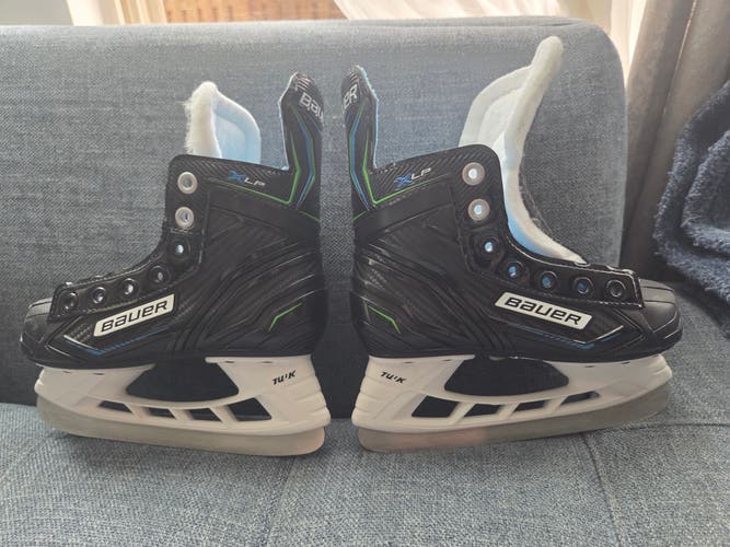 2025 Bauer Hockey Skates 11 (Used)