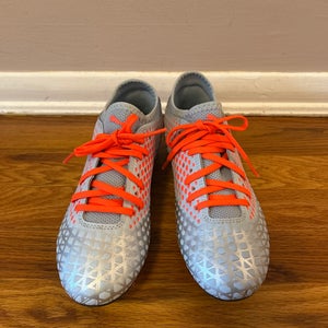 PUMA Future Kids Soccer Cleats (Sz: 5C)