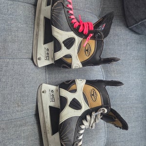 CCM Tacks 252 Hockey Skates Regular Width Size 5 (Used)