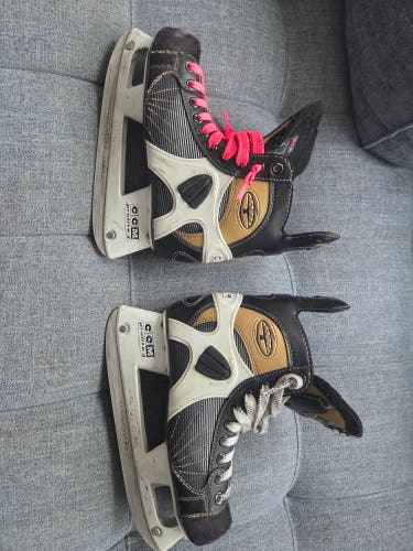 CCM Tacks 252 Hockey Skates Regular Width Size 5 (Used)