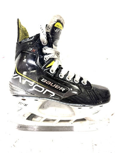 Used Bauer 3X Junior Hockey Skate Junior 02.5 11860-S000295589