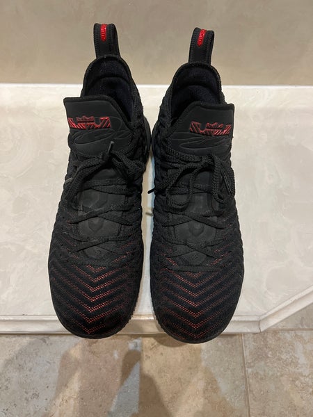 Men's Size M 11.0 (W 12.0) Nike lebron 18 Shoes (Used)