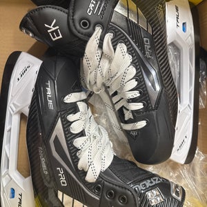 True Pro Custom Hockey Skates Wide Width  Pro Stock 8 (New)