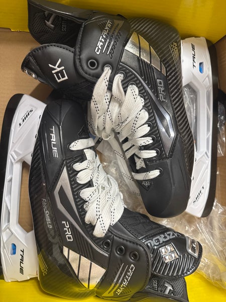 True Pro Custom Hockey Skates Wide Width  Pro Stock 8 (New)