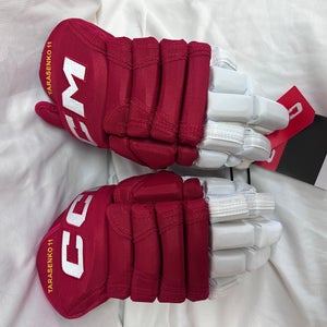 Detroit Red Wings Stadium Series CCM HG90PR Gloves 14" Pro Stock (New)