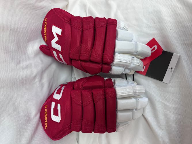 Detroit Red Wings Stadium Series CCM HG90PR Gloves 14" Pro Stock (New)