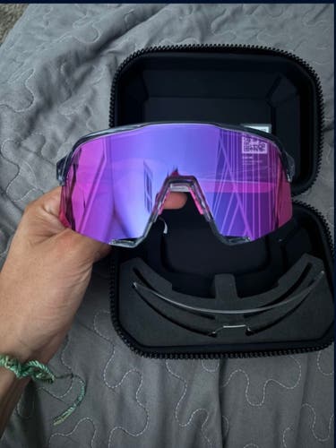 Medium/Large 100% Sunglasses (New)