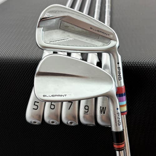 PING BLUEPRINT S/T COMBO IRON SET 4-W BLACK/BLUE DOT +1/2"