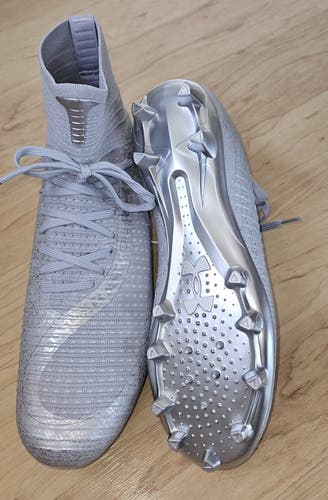 new men's 9.5 Under Armour UA Highlight 2 MC Knit Silver Football Cleats 3027304-099