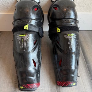 BAUER VAPOR HYPERLITE HOCKEY SHIN GUARDS