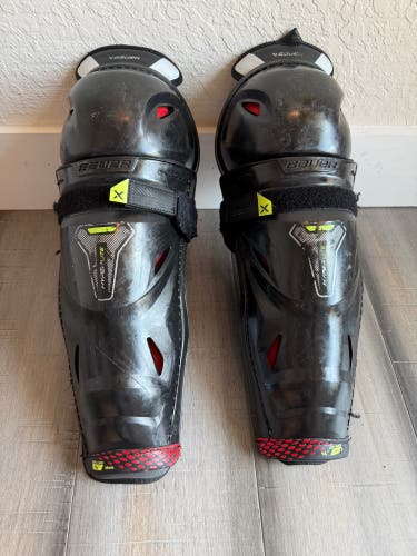 BAUER VAPOR HYPERLITE HOCKEY SHIN GUARDS
