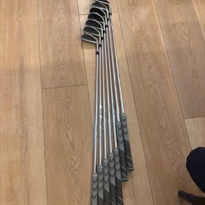 Men's Cleveland Launcher XL Halo Right Handed Iron Set  Steel Shaft (Used)