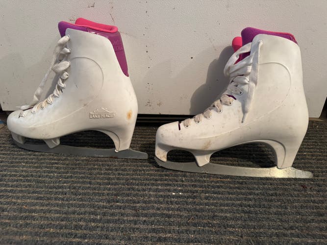 {Blank} Figure Skates B Adult 7 (Used)