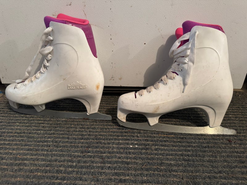 {Blank} Figure Skates B Adult 7 (Used)