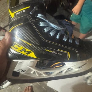 CCM Super Tacks 9370 Hockey Skates Extra Wide Width Size 3.5 (Used)