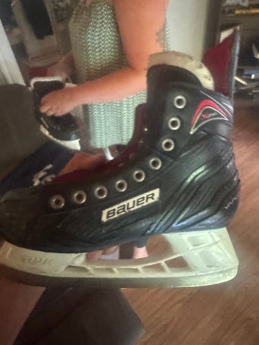 Bauer Vapor Hockey Skates Regular Width Size 4 (Used)