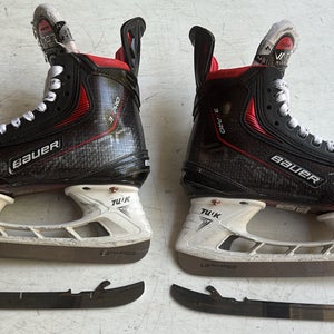 Bauer Vapor 3X Hockey Skates Size 4 (Used)