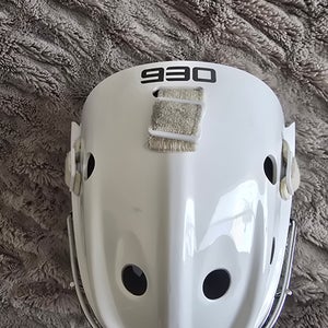 Junior 2023 Bauer 930 Goalie Mask (Used)