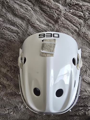 Junior 2023 Bauer 930 Goalie Mask (Used)