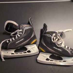 Bauer Supreme 120 Hockey Skates Regular Width 6 (Used)