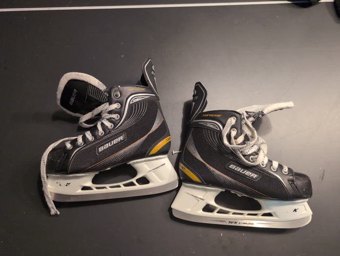 Bauer Supreme 120 Hockey Skates Regular Width 6 (Used)