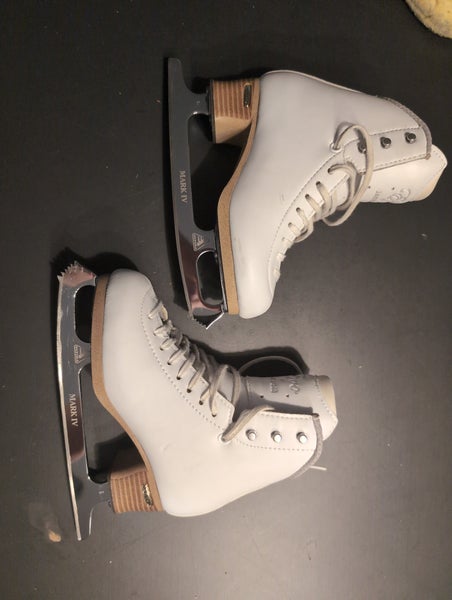Jackson Ultima Figure Skates  size 2 regular width (Used)