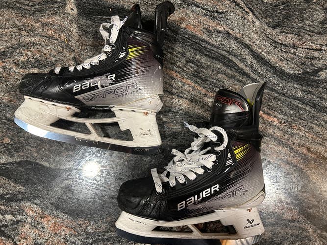 Bauer Vapor Hyperlite 2 Hockey Skates Size 6 fit 1(Used)