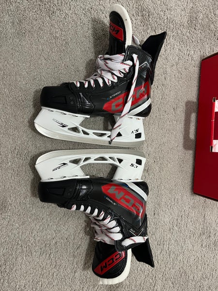CCM JetSpeed FT670 Hockey Skates Regular Width 8 (Used)