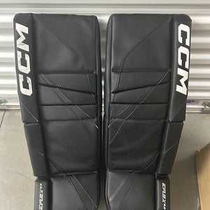 30" CCM Extreme Flex E6.9 Goalie Leg Pads