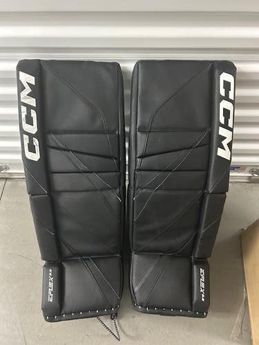 30" CCM Extreme Flex E6.9 Goalie Leg Pads