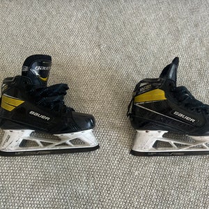 Bauer Ultrasonic Hockey Goalie Skates Regular Width  Size 4.5 (Used)
