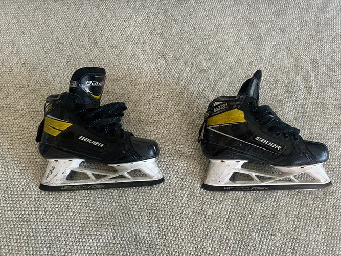 Bauer Ultrasonic Hockey Goalie Skates Regular Width Size 4.5 (Used)
