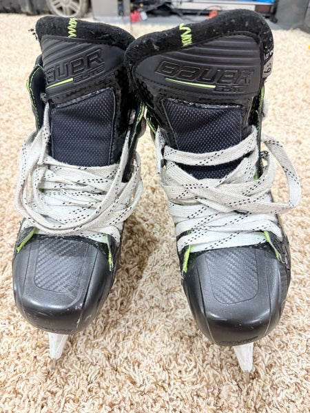 Intermediate Bauer Elite Hockey Goalie Skates Regular Width 6.5 (Used)