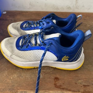 Boys Size: 7Y Steph Curry Under Armour Shoes (Used)