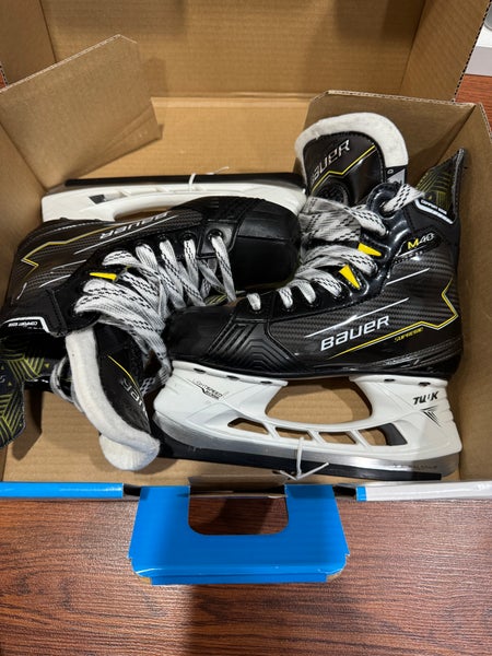Bauer Supreme M40 Hockey Skates Regular Width Size 2 (Used)