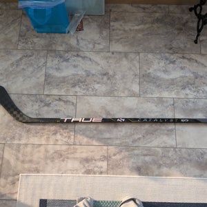 Junior True catalyst 9x3 Right Handed Hockey Stick (Used)