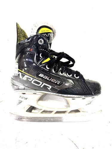 Used Bauer 3X Junior Hockey Skate Junior 02.5 11860-S000295497