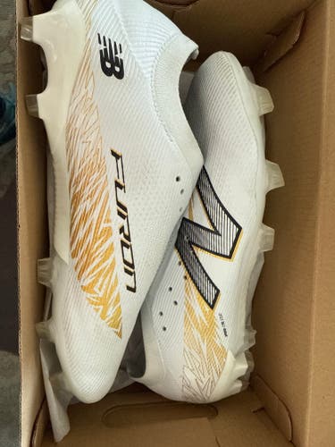 White Men's Size M 9.0 (W 10.0) New Balance Cleats (New)