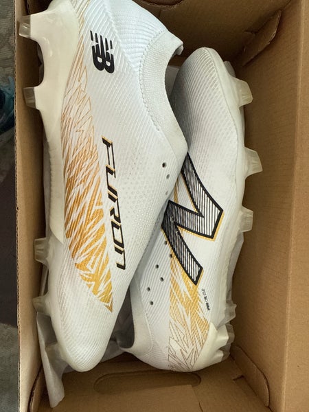 White Men's Size M 9.0 (W 10.0) New Balance Cleats (New)