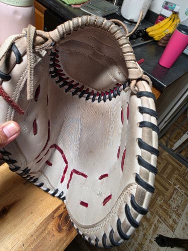 Nokona A-3250 RH Catcher's Softball Glove 32.5