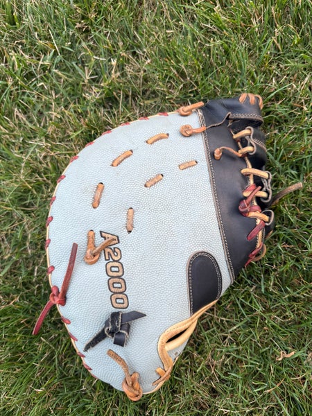 Wilson RH First Base A2000 Baseball Glove 12.5" (Used)