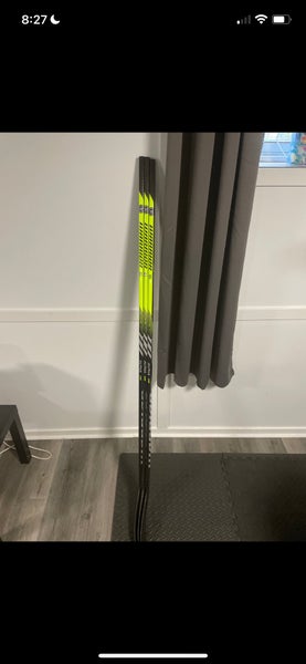 Senior CCM Right Handed Hockey Stick W28 (New)