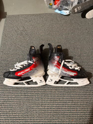 2023 Bauer Hockey Skates Regular Width Pro Stock 8.5 (Used)