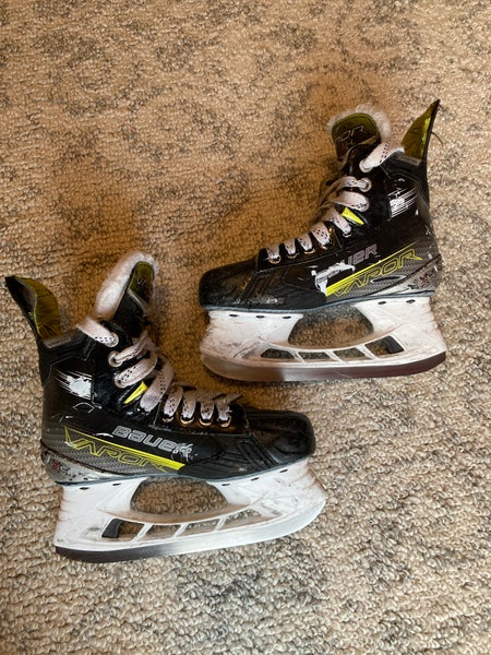 2023 Bauer Vapor X4 Hockey Skates Regular Width Size 2.5 (Used)
